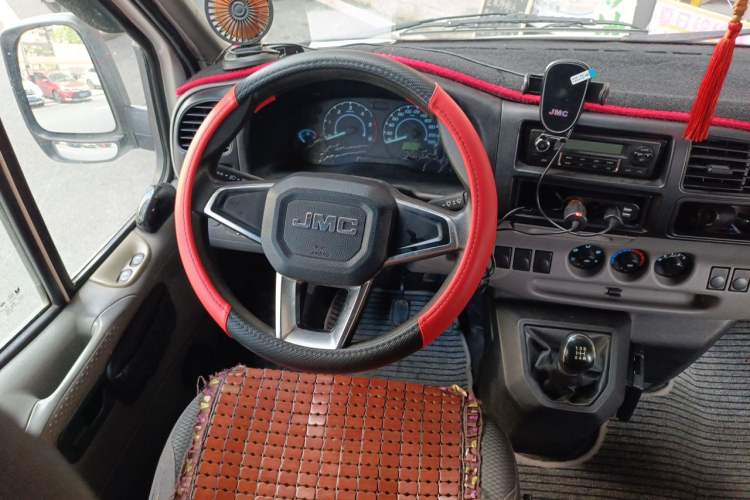 Used JMC Transit 2017 2.8T Commercial Version Long Wheelbase Mid-Roof 6/7/8-Seater JX493 Steering Wheel
