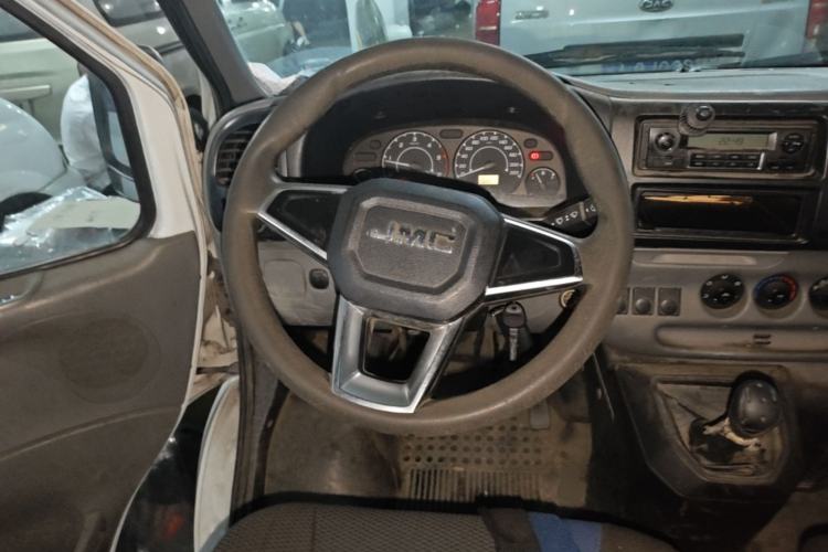 Used JMC Transit 2017 2.8T Commercial Version Short Wheelbase Mid-Roof 6/7/8-Seater JX493 Steering Wheel