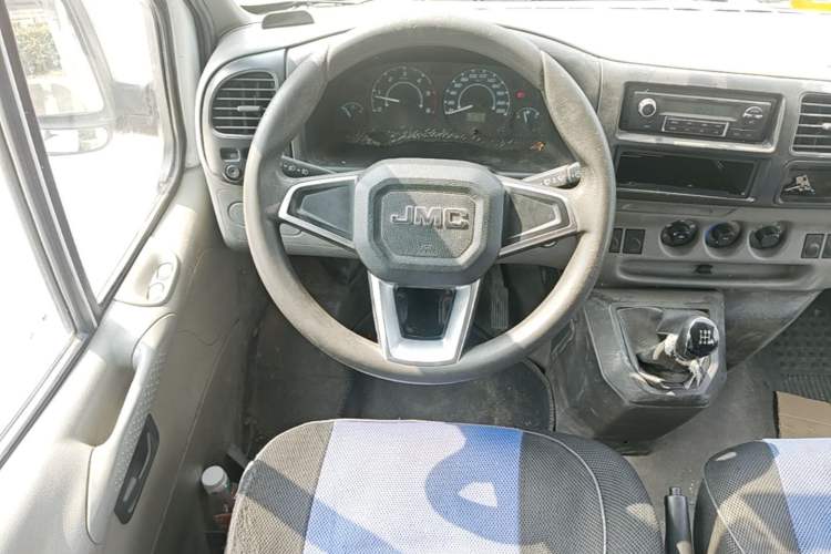 Used JMC Transit 2017 2.8T Commercial Version Short Wheelbase Mid-Roof 6/7/8-Seater JX493 Steering Wheel