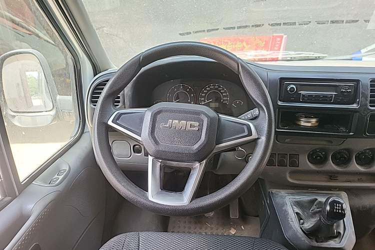 Used JMC Transit 2017 2.8T Commercial Version Short Wheelbase Mid-Roof 6/7/8-Seater JX493 Steering Wheel