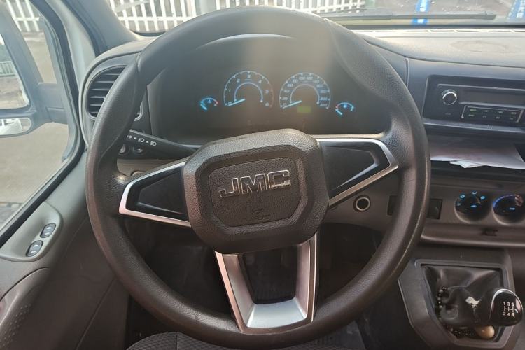 Used JMC Transit 2017 2.8T Commercial Version Short Wheelbase Mid-Roof 6/7/8-Seater JX493 Steering Wheel