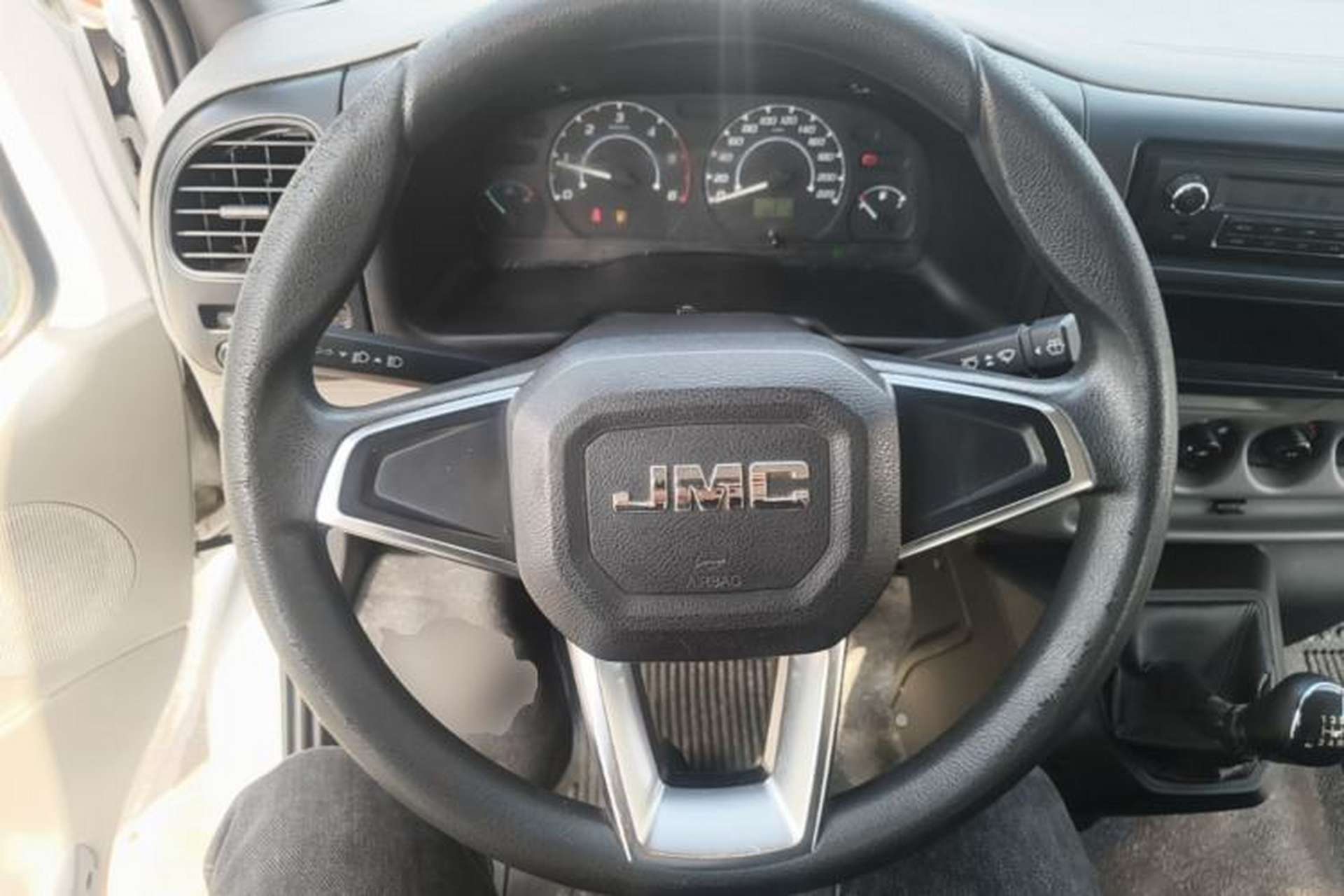 Used JMC Transit 2017 2.8T Commercial Version Short Wheelbase Mid-Roof 6/7/8-Seater JX493 Steering Wheel