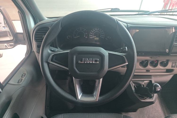 Used JMC Transit 2017 2.8T Commercial Version Short Wheelbase Mid-Roof 6/7/8-Seater JX493 Steering Wheel