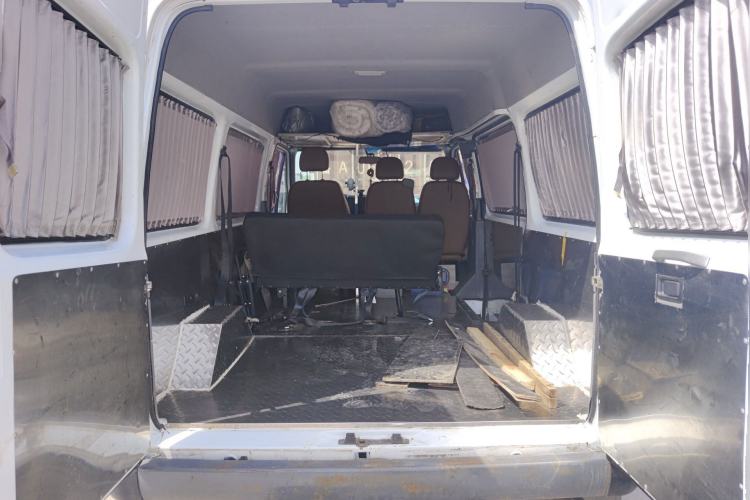 Used JMC Transit 2017 2.8T Commercial Version Short Wheelbase Mid-Roof 6/7/8-Seater JX493 Trunk