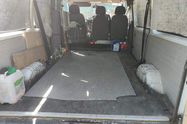 Used JMC Transit 2017 2.8T Business-Grade Short Wheelbase Mid-Roof 7/8-Seater JX493 Trunk