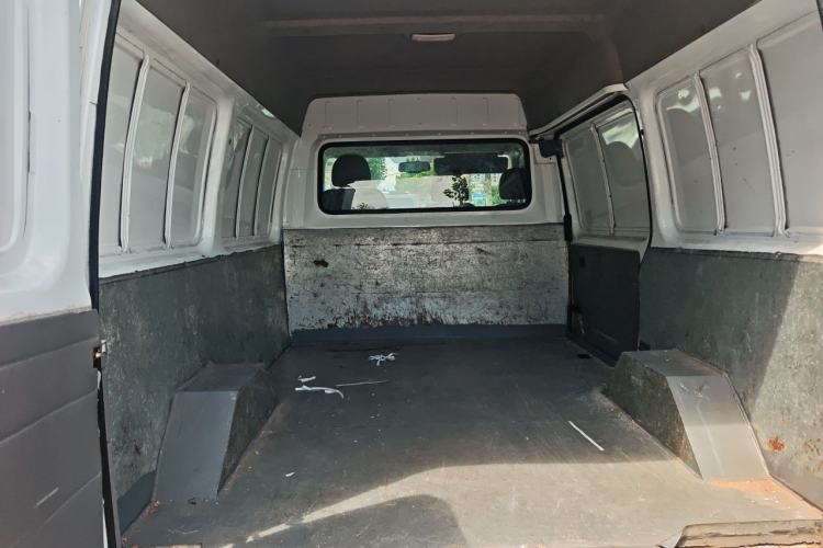 Used JMC Transit 2017 2.8T Commercial Version Short Wheelbase Mid-Roof 3-Seater JX493 Trunk