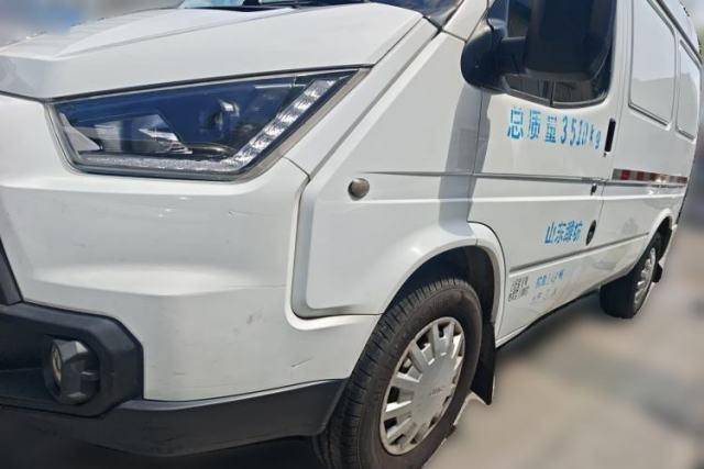 Ojetý JMC Transit 2017 2.8T Commercial Version Short Wheelbase Mid-Roof 3-Seater JX493