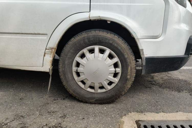 Used JMC Transit  Right Front Wheel Hub