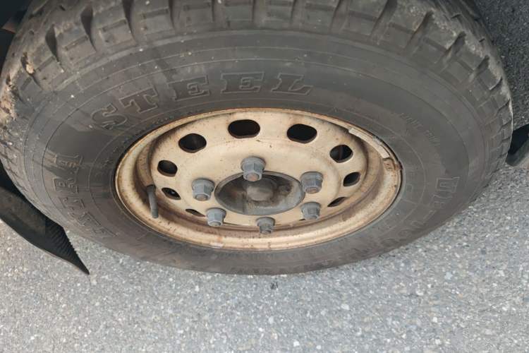 Used JMC Transit  Right Front Wheel Hub