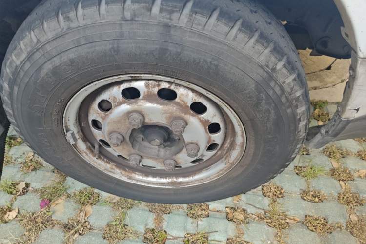 Used JMC Transit  Right Front Wheel Hub