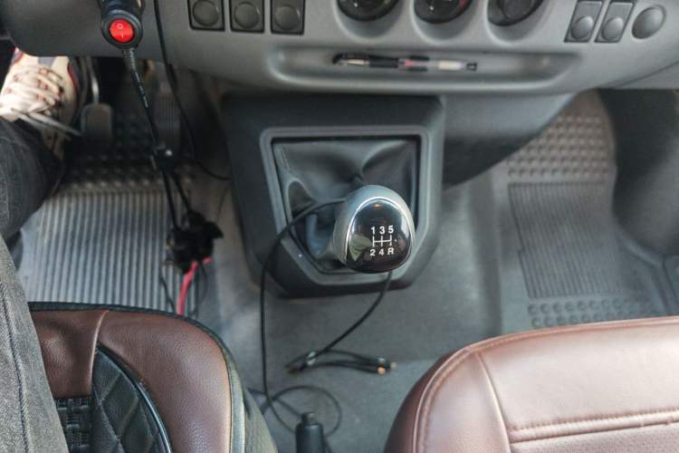 Used JMC Transit 2019 2.8T Commercial Version Short Wheelbase Mid-Roof 6-Seater China VI JX493 Gear Lever