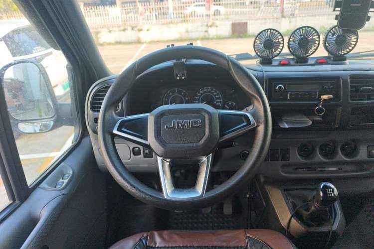 Used JMC Transit 2019 2.8T Commercial Version Short Wheelbase Mid-Roof 6-Seater China VI JX493 Steering Wheel