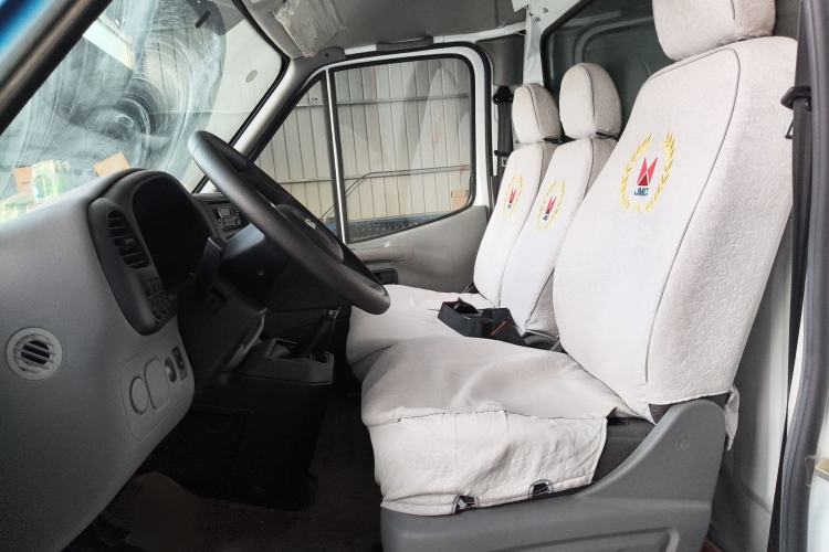 Used JMC Transit 2019 2.8T Commercial Version Short Wheelbase Mid-Roof 3-Seater China VI Standard JX493 Left Front Seat
