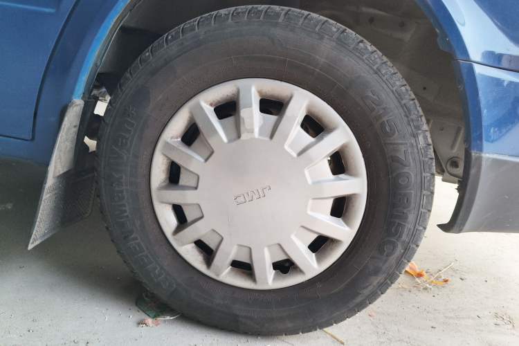 Used JMC Transit 2019 2.8T Commercial Version Short Wheelbase Mid-Roof 3-Seater China VI Standard JX493 Right Front Wheel Hub