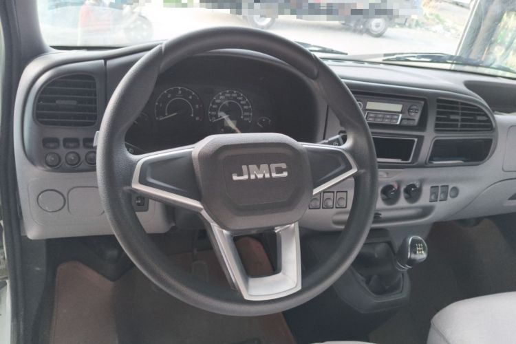 Used JMC Transit 2019 2.8T Commercial Version Short Wheelbase Mid-Roof 3-Seater China VI Standard JX493 Steering Wheel