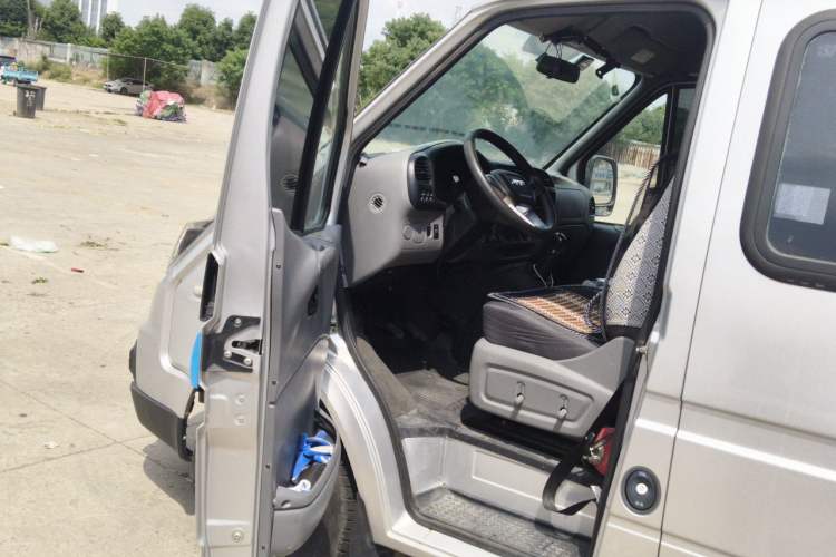 Used JMC Transit 2019 2.8T Commercial Version Short Wheelbase Mid-Roof 6-Seater China VI JX493 Driver Seat