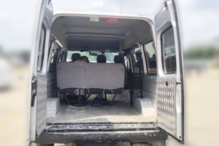 Used JMC Transit 2019 2.8T Commercial Version Short Wheelbase Mid-Roof 6-Seater China VI JX493 Trunk