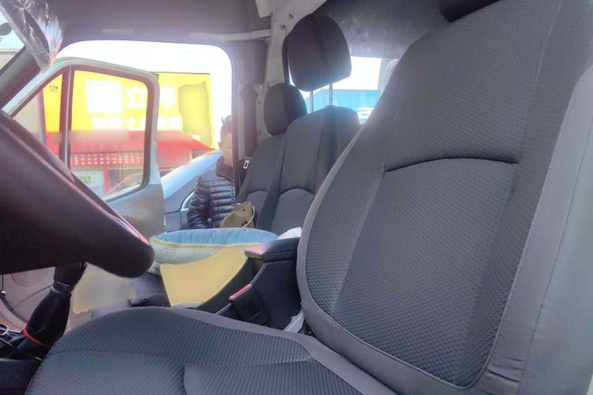 Used JMC Transit 2019 2.8T Commercial Version Short Wheelbase Mid-Roof 3-Seater China VI Standard JX493 Left Front Seat