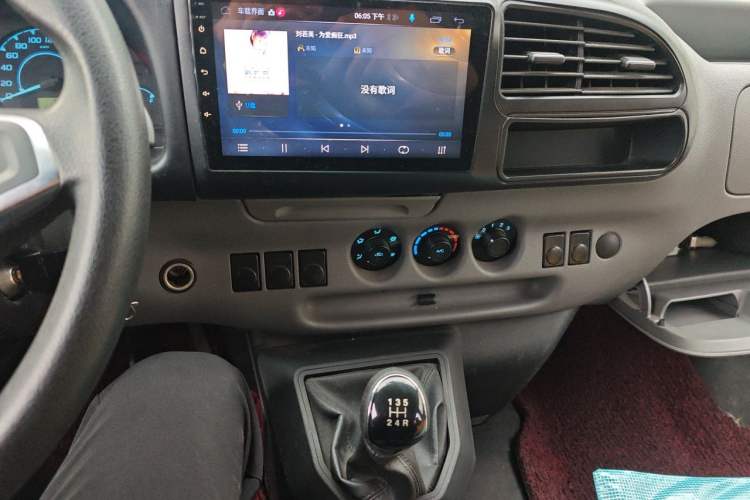Used JMC Transit 2019 2.8T Commercial Version Short Wheelbase Mid-Roof 6-Seater China VI JX493 Audio And AC Panel