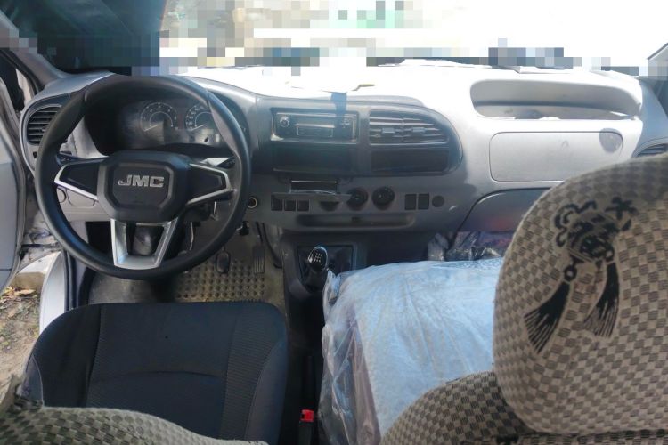 Used JMC Transit 2019 2.8T Commercial Version Short Wheelbase Mid-Roof 6-Seater China VI JX493 Center Console