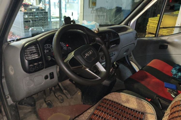 Used JMC Transit 2019 2.8T Commercial Version Short Wheelbase Mid-Roof 6-Seater China VI JX493 Center Console