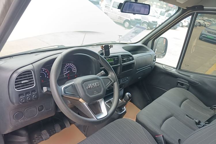 Used JMC Transit 2019 2.8T Commercial Version Short Wheelbase Mid-Roof 6-Seater China VI JX493 Center Console