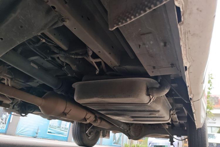 Used JMC Transit 2019 2.8T Commercial Version Short Wheelbase Mid-Roof 6-Seater China VI JX493 Chassis Front Right
