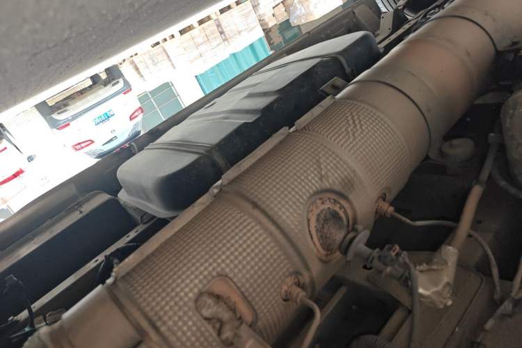 Used JMC Transit 2019 2.8T Commercial Version Long Wheelbase Mid-Roof 3-Seater Rear Single Tire China VI Emission Standard – JX493 Chassis Front Right