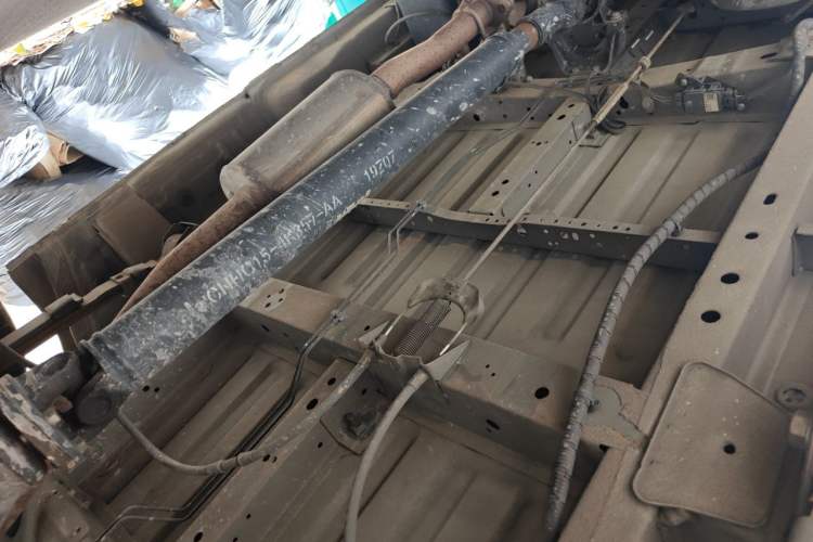 Used JMC Transit 2019 2.8T Commercial Version Long Wheelbase Mid-Roof 3-Seater Rear Single Tire China VI Emission Standard – JX493 Chassis Rear Left