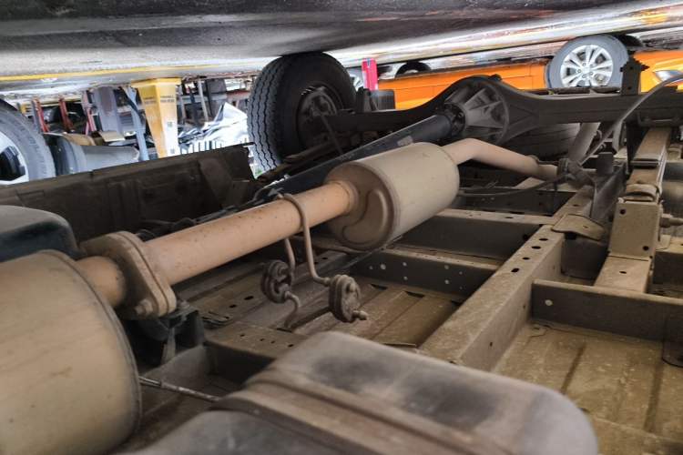 Used JMC Transit 2019 2.8T Commercial Version Long Wheelbase Mid-Roof 6-Seater Rear Single Tire China VI Emission Standard – JX493 Chassis Rear Right
