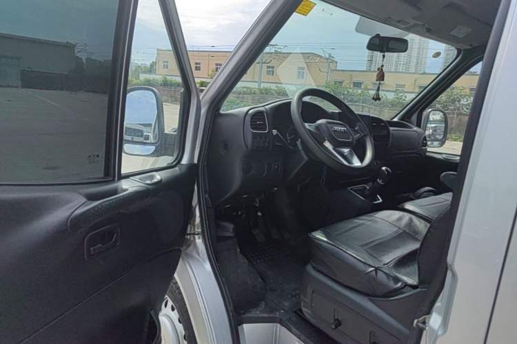 Used JMC Transit 2019 2.8T Commercial Version Short Wheelbase Mid-Roof 6-Seater China VI JX493 Driver Seat