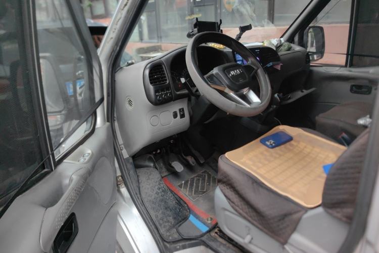 Used JMC Transit 2019 2.8T Commercial Version Long Wheelbase Mid-Roof 6-Seater Rear Single Tire China VI Emission Standard – JX493 Driver Seat