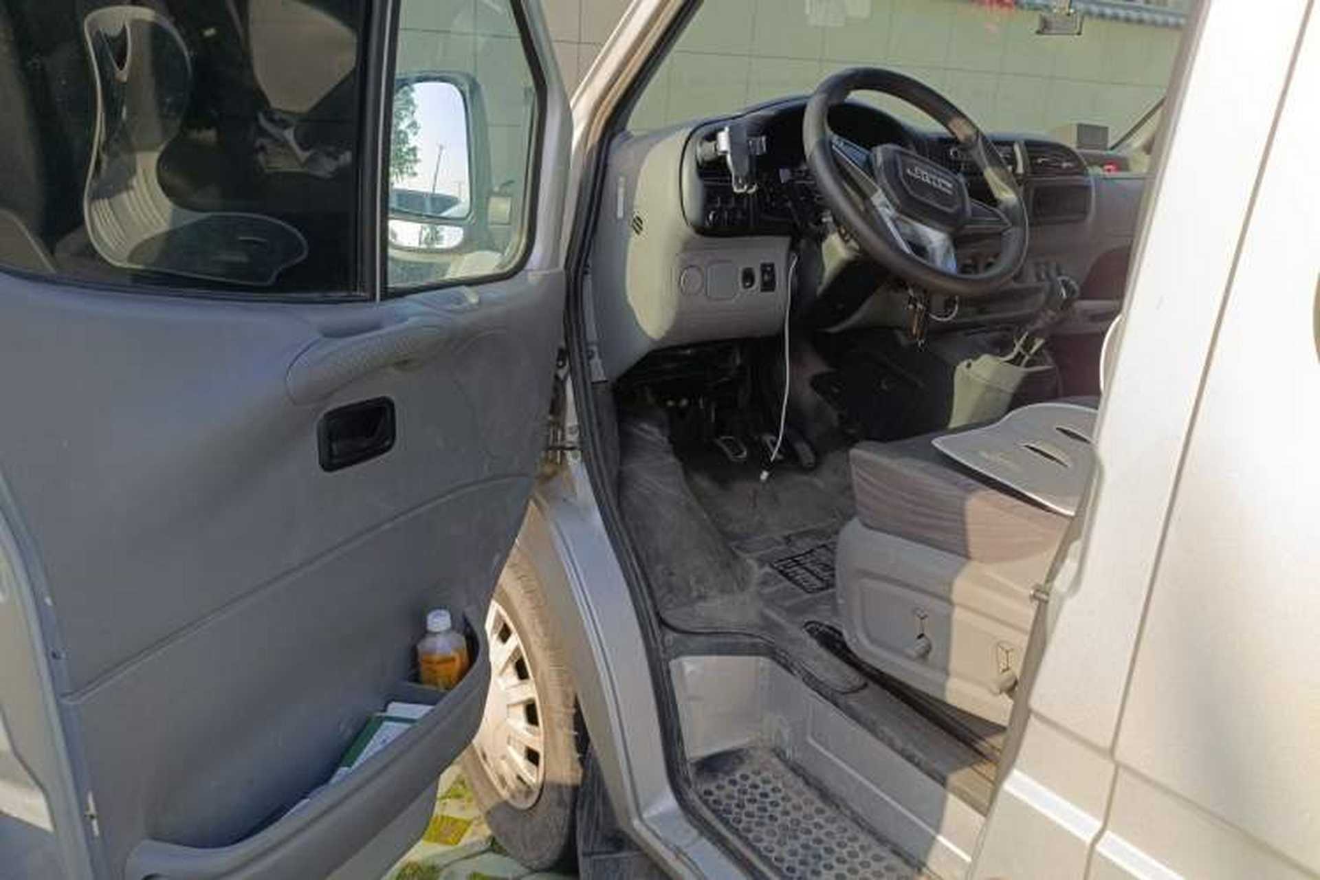 Used JMC Transit 2019 2.8T Commercial Version Long Wheelbase Mid-Roof 6-Seater Rear Single Tire China VI Emission Standard – JX493 Driver Seat