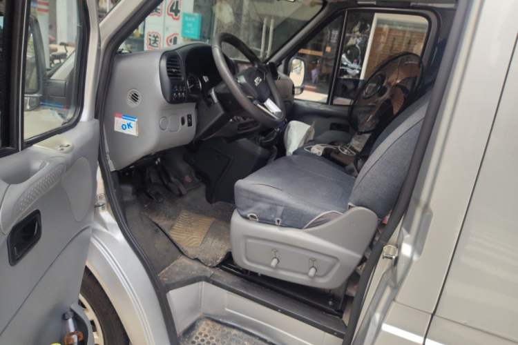 Used JMC Transit 2019 2.8T Commercial Version Short Wheelbase Low Roof 6-Seater China VI Emission Standard JX493 Driver Seat
