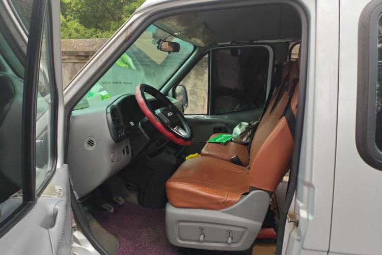 Used JMC Transit 2019 2.8T Commercial Version Long Wheelbase Mid-Roof 6-Seater Rear Single Tire China VI Emission Standard – JX493 Driver Seat