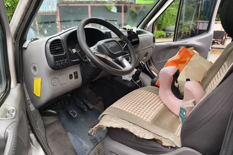 Used JMC Transit 2019 2.8T Commercial Version Long Wheelbase Mid-Roof 6-Seater Rear Single Tire China VI Emission Standard – JX493 Driver Seat