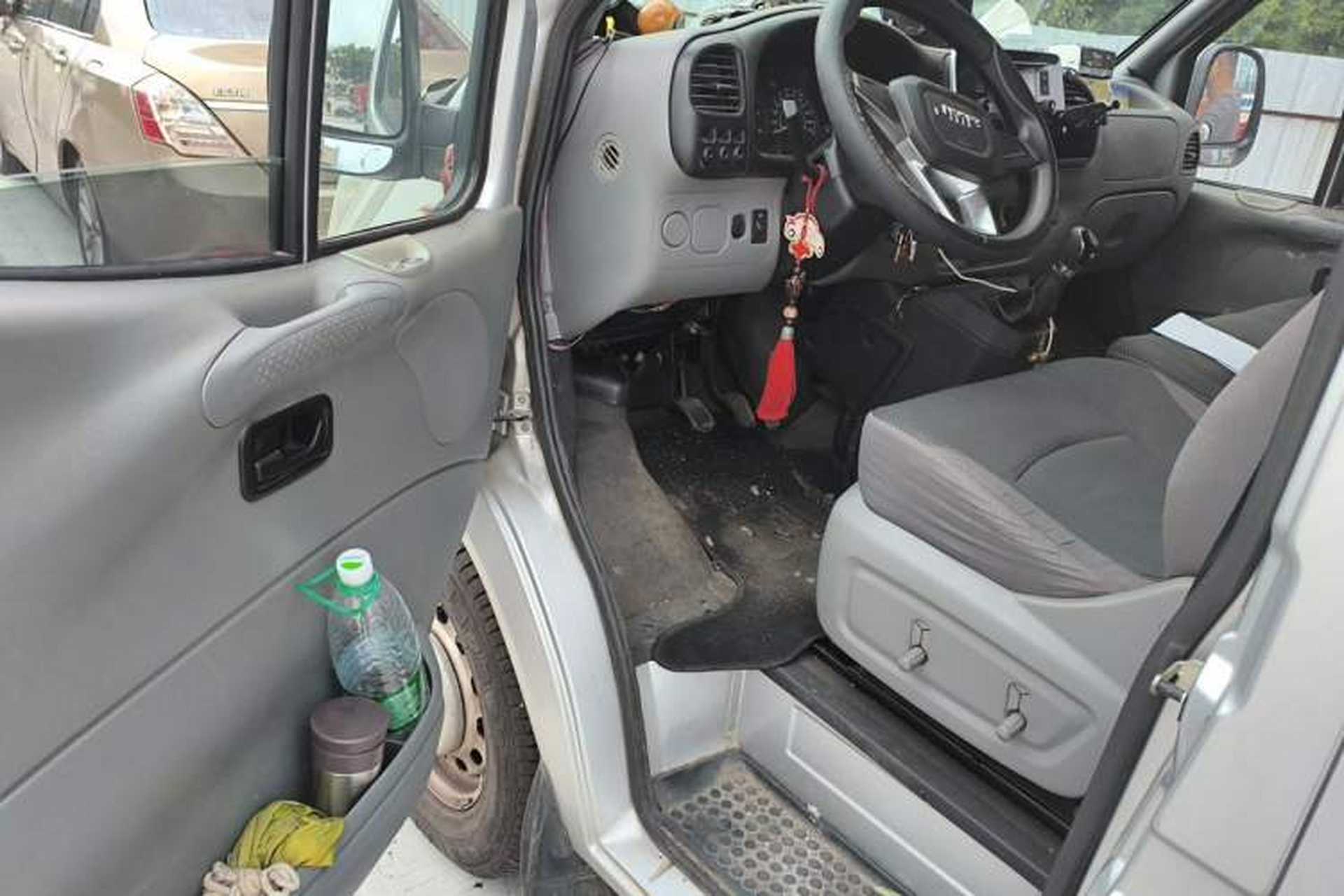 Used JMC Transit 2019 2.8T Commercial Version Short Wheelbase Mid-Roof 6-Seater China VI JX493 Driver Seat