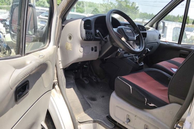 Used JMC Transit 2019 2.8T Commercial Version Short Wheelbase Mid-Roof 6-Seater China VI JX493 Driver Seat