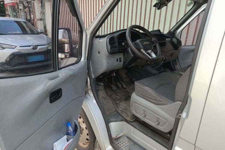 Used JMC Transit 2019 2.8T Commercial Version Short Wheelbase Mid-Roof 6-Seater China VI JX493 Driver Seat
