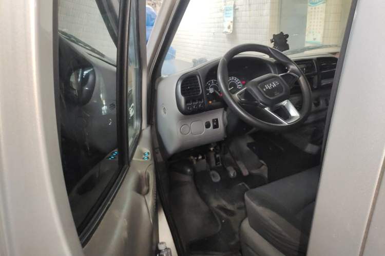 Used JMC Transit 2019 2.8T Commercial Version Long Wheelbase Mid-Roof 6-Seater Rear Single Tire China VI Emission Standard – JX493 Driver Seat