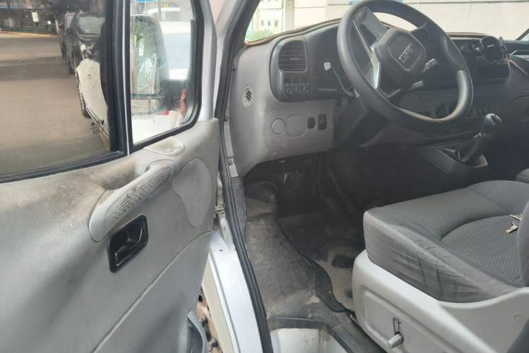 Used JMC Transit 2019 2.8T Commercial Version Short Wheelbase Mid-Roof 6-Seater China VI JX493 Driver Seat