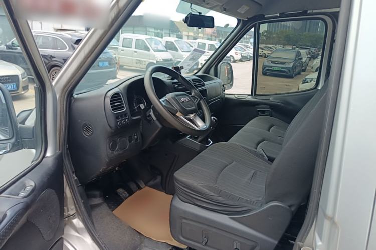 Used JMC Transit 2019 2.8T Commercial Version Short Wheelbase Mid-Roof 6-Seater China VI JX493 Driver Seat