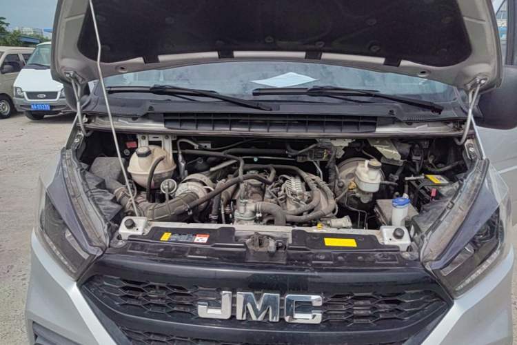 Used JMC Transit 2019 2.8T Commercial Version Short Wheelbase Mid-Roof 6-Seater China VI JX493 Engine Bay