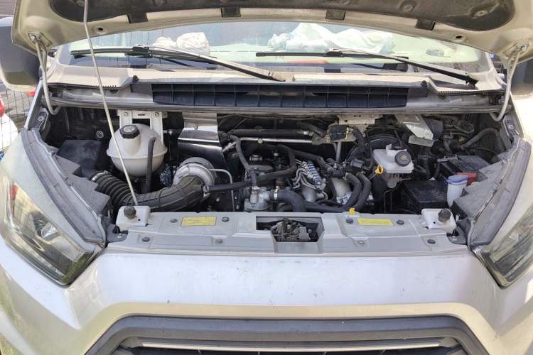 Used JMC Transit 2019 2.8T Commercial Version Short Wheelbase Mid-Roof 6-Seater China VI JX493 Engine Bay