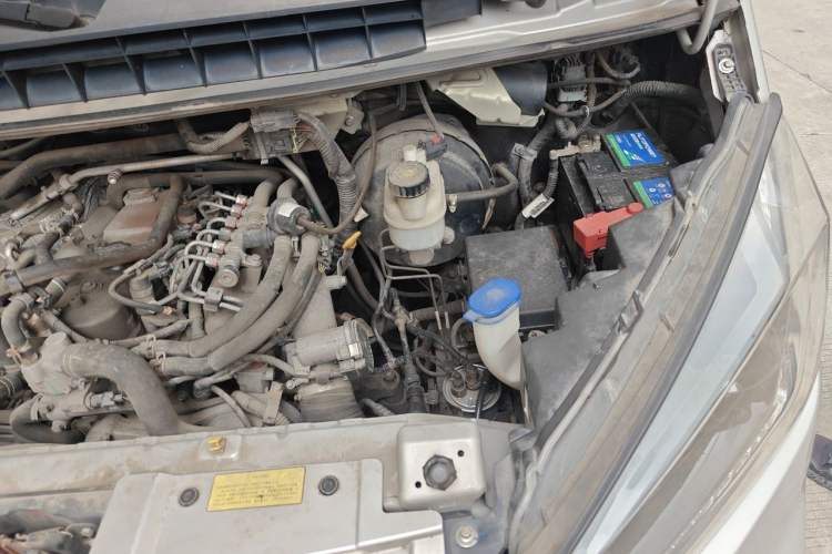 Used JMC Transit 2019 2.8T Commercial Version Long Wheelbase Mid-Roof 3-Seater Rear Single Tire China VI Emission Standard – JX493 Engine Bay Left