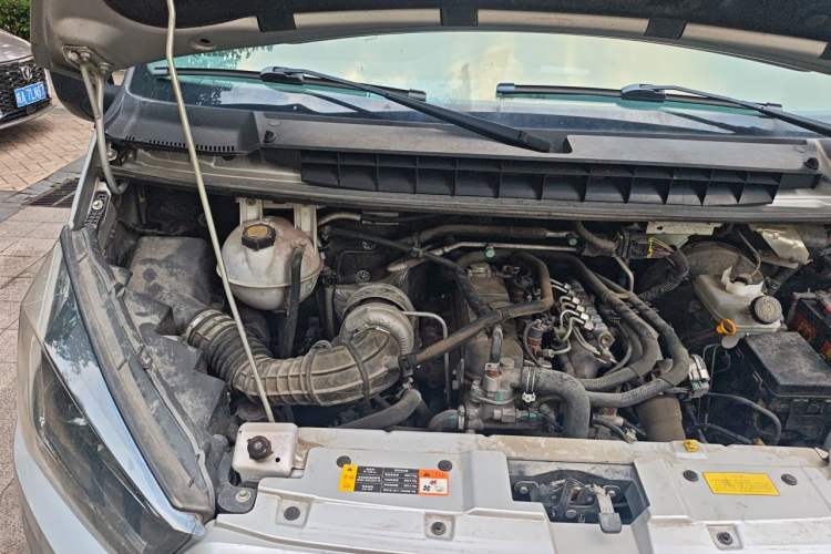 Used JMC Transit 2019 2.8T Commercial Version Short Wheelbase Mid-Roof 6-Seater China VI JX493 Engine Bay Right