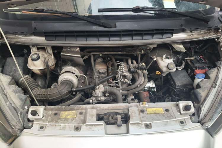 Used JMC Transit 2019 2.8T Commercial Version Short Wheelbase Mid-Roof 6-Seater China VI JX493 Engine Bay