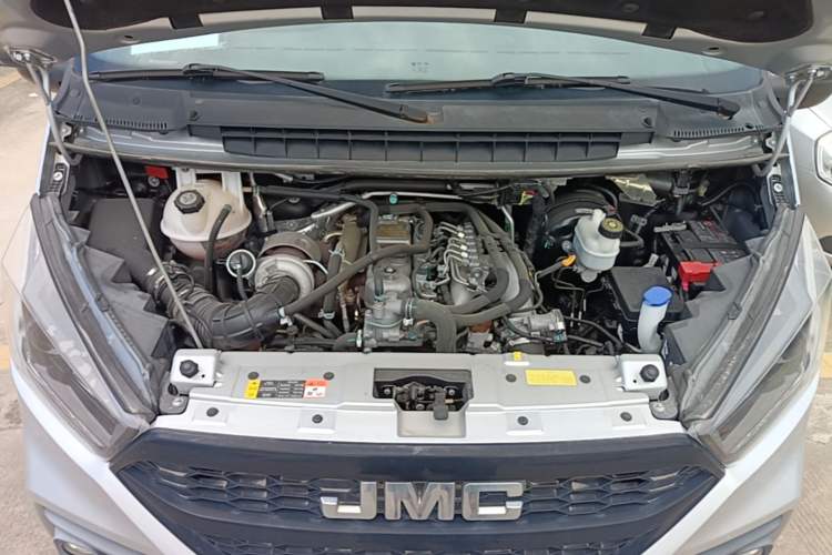 Used JMC Transit 2019 2.8T Commercial Version Short Wheelbase Mid-Roof 6-Seater China VI JX493 Engine Bay