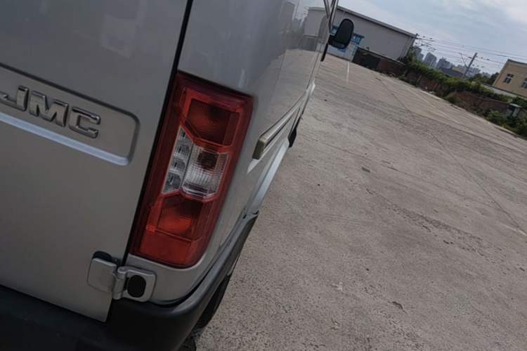 Used JMC Transit 2019 2.8T Commercial Version Short Wheelbase Mid-Roof 6-Seater China VI JX493 Exterior 3