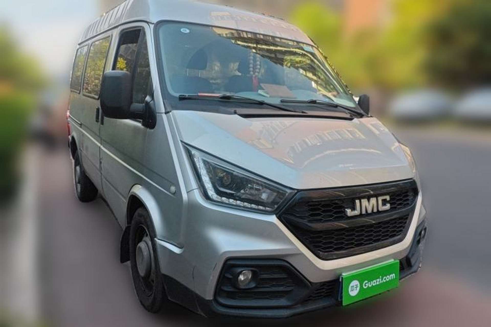 Used JMC Transit 2019 2.8T Commercial Version Short Wheelbase Mid-Roof 6-Seater China VI JX493 Front Right 45 Deg